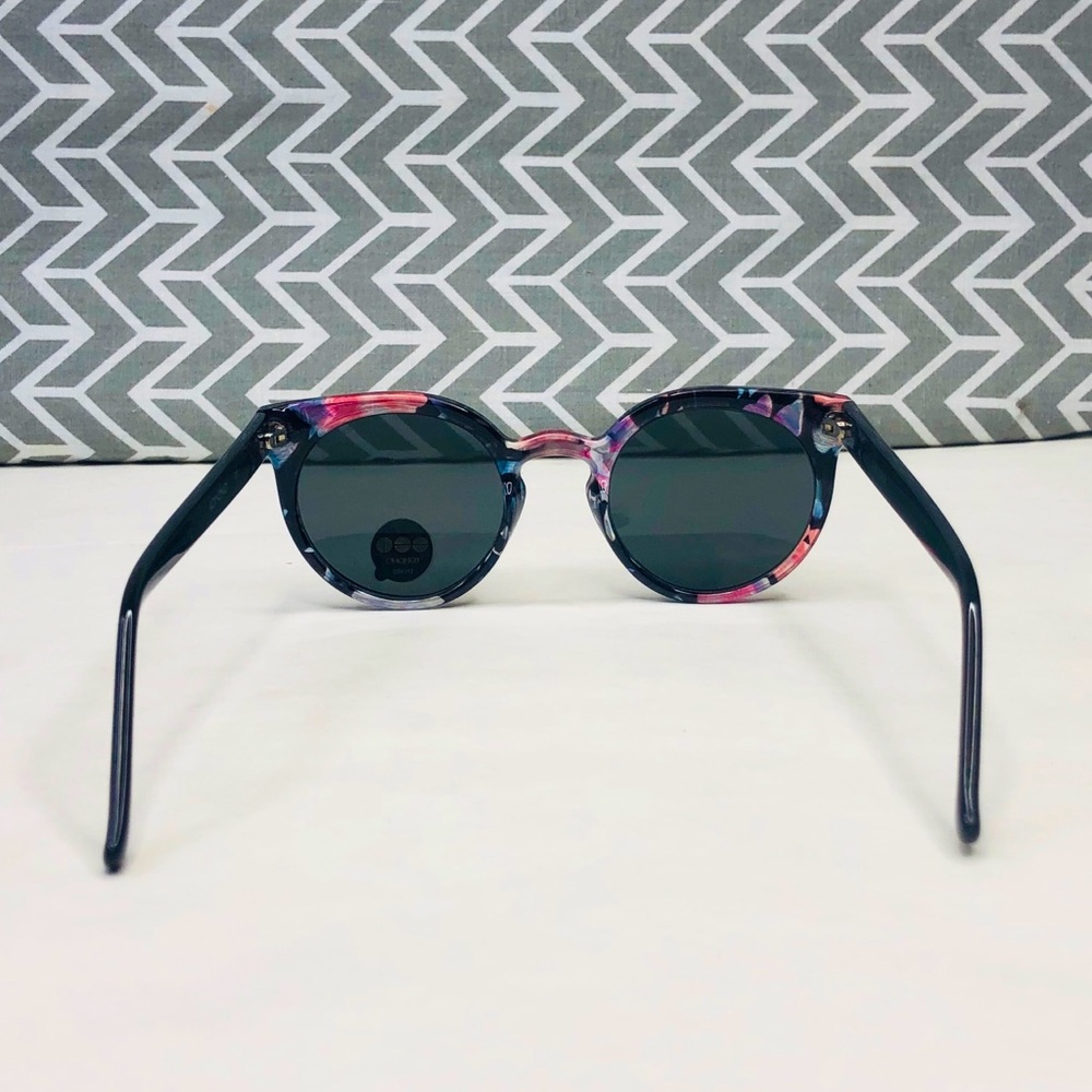 KOMONO The Lulu Floral Sunglasses NEW wing tip cateye black pink - Picture 8 of 12